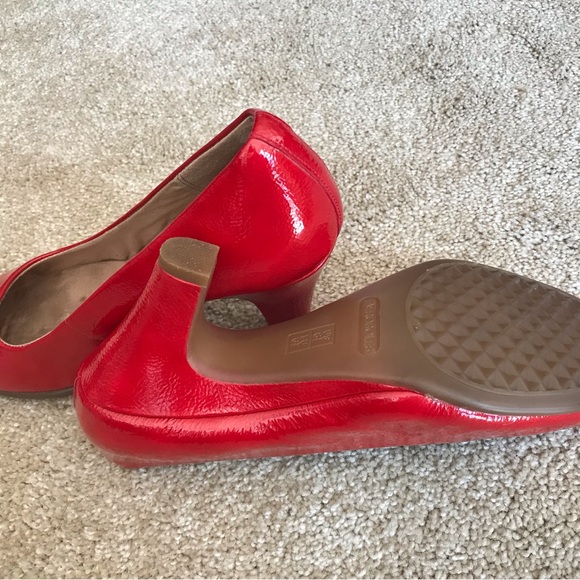 AEROSOLES Red Heels - Picture 3 of 4